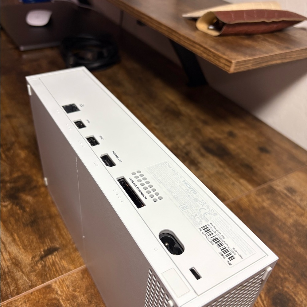 Xbox Series S Digital Edition (Used with cords) - Picture 12 of 14